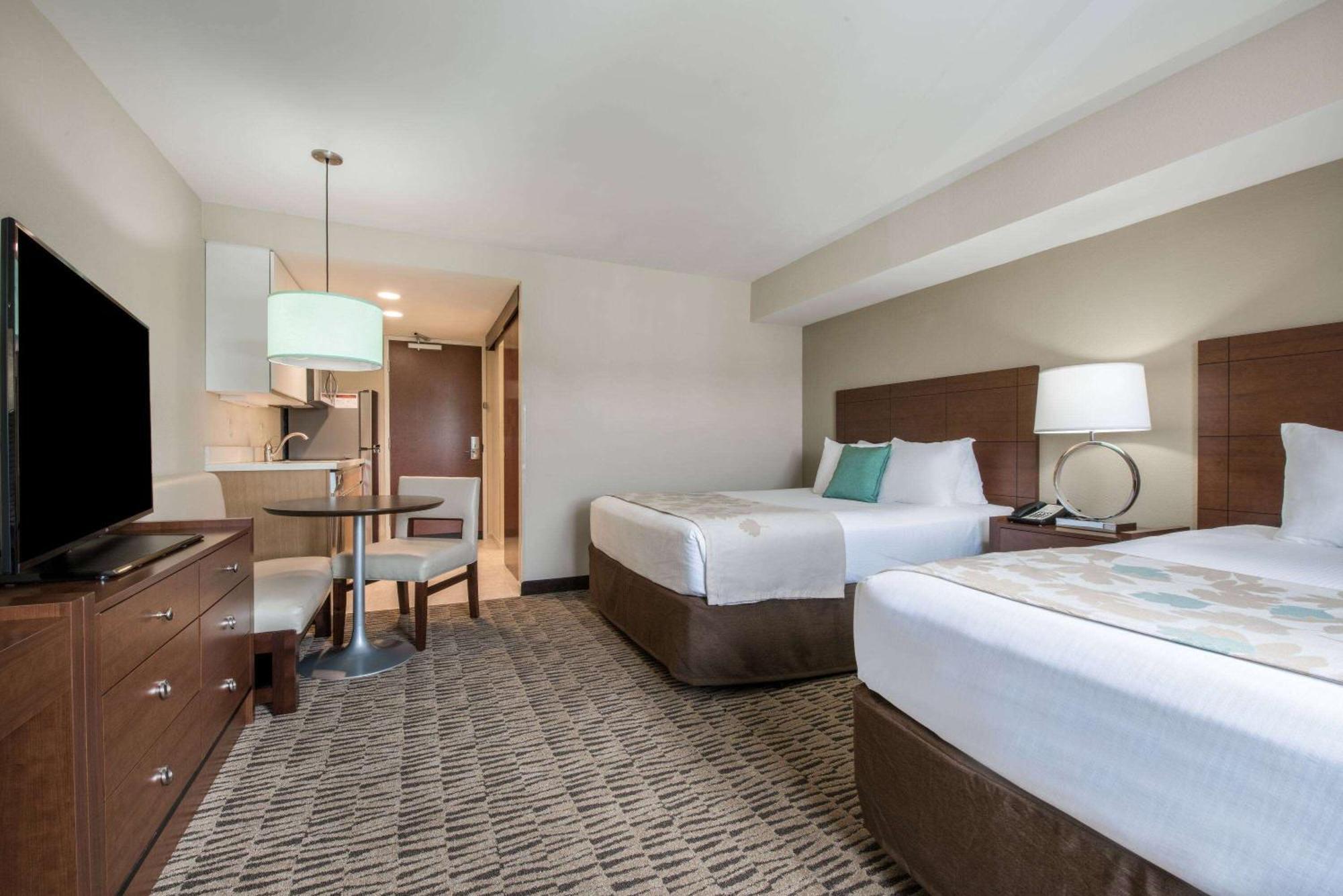 Hawthorn Suites By Wyndham Бриджпорт Екстериор снимка