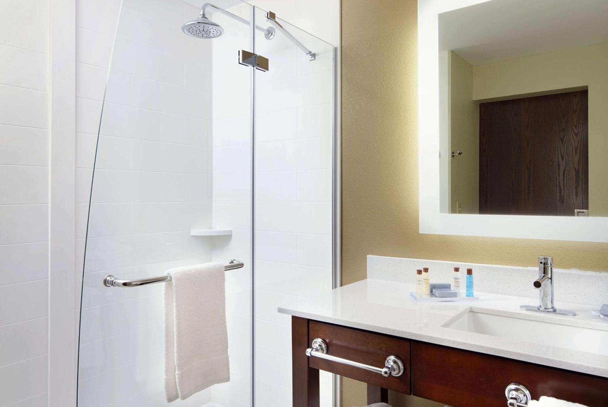 Hawthorn Suites By Wyndham Бриджпорт Екстериор снимка