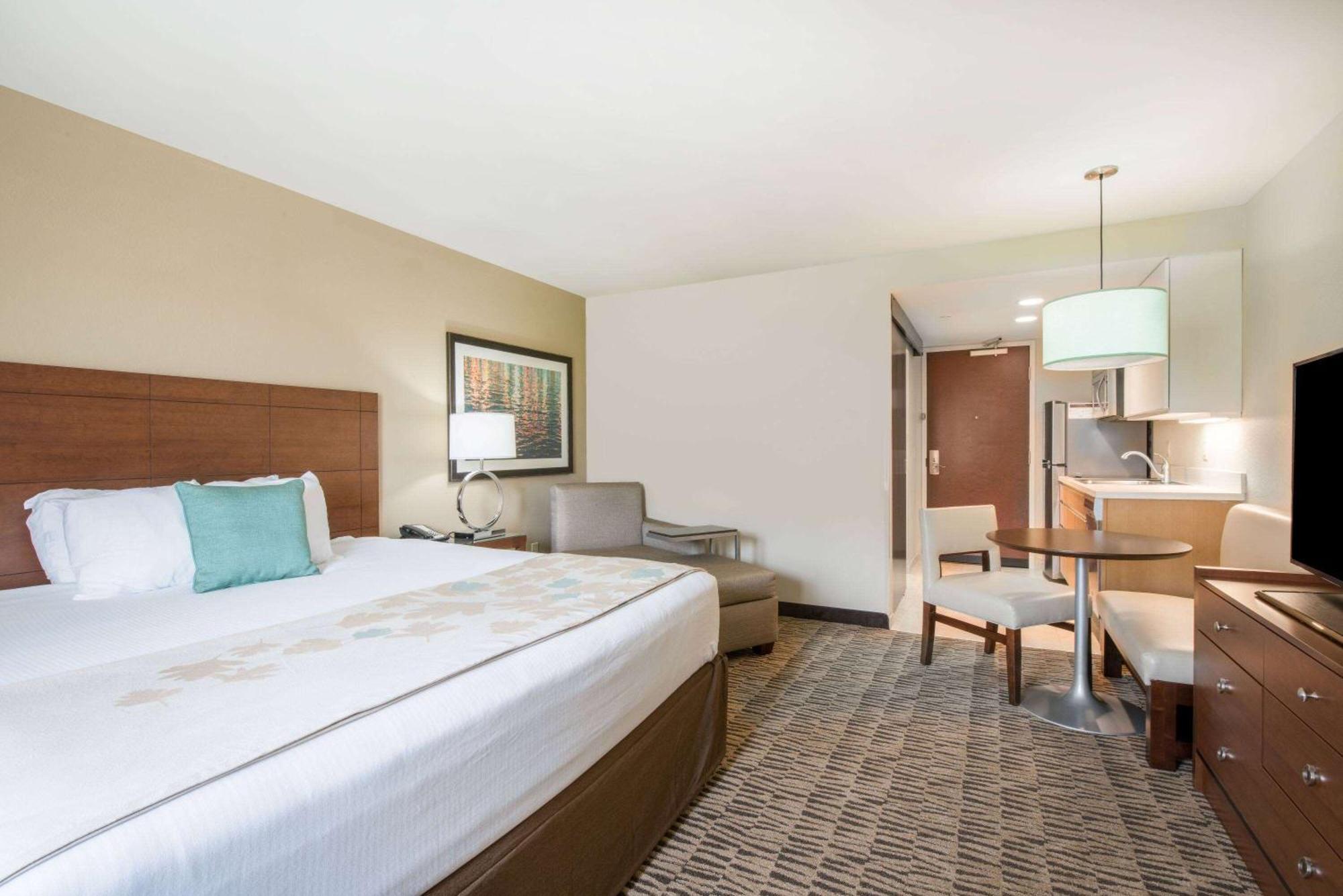 Hawthorn Suites By Wyndham Бриджпорт Екстериор снимка