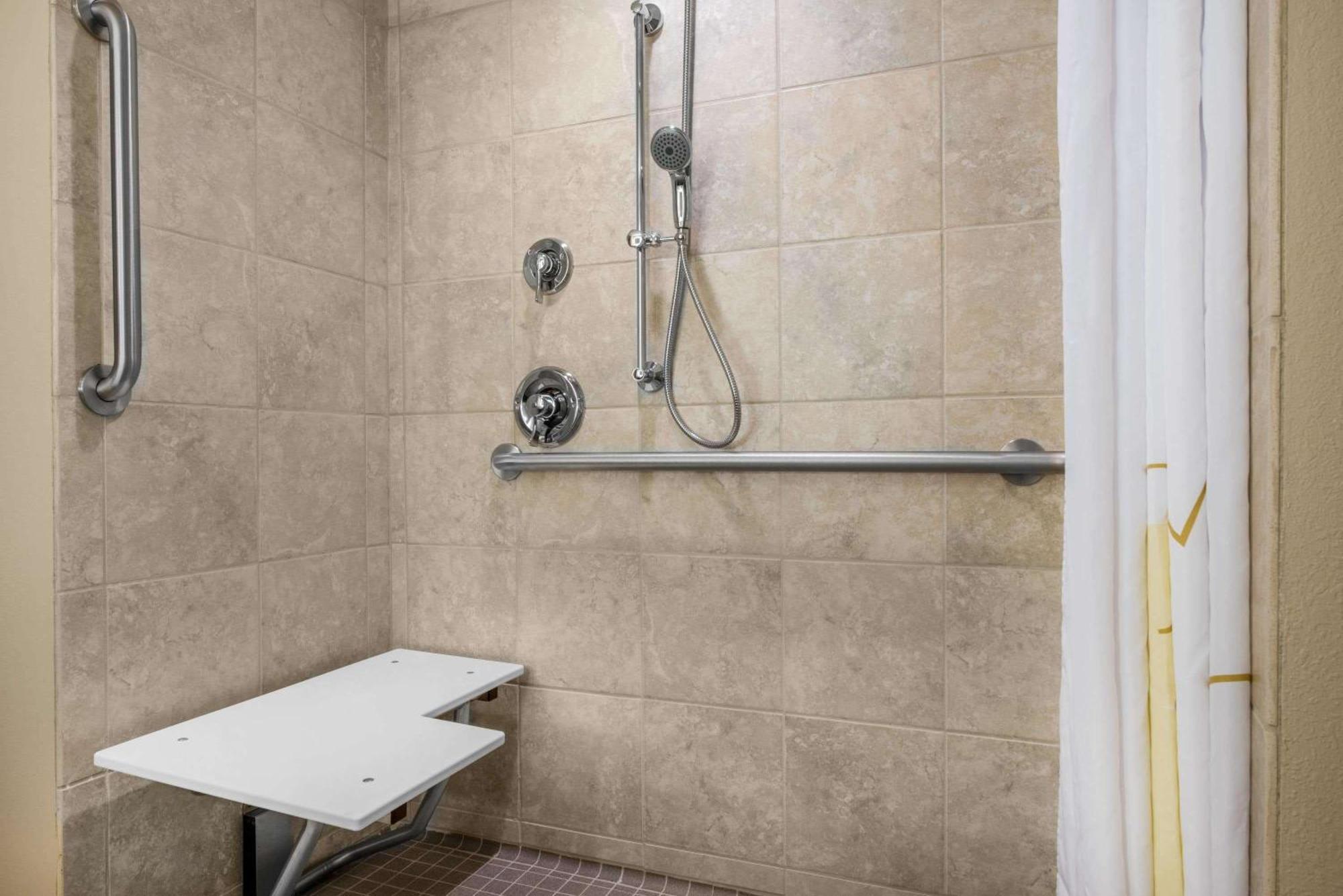 Hawthorn Suites By Wyndham Бриджпорт Екстериор снимка